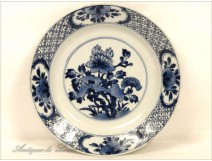 Porcelain dish of the East India Company Blue Flowers 18th