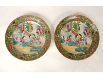 Pair of Chinese porcelain dishes Cantonese women courtesans butterflies 19th century