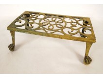 Gilded brass trivet support with claw feet, 18th century