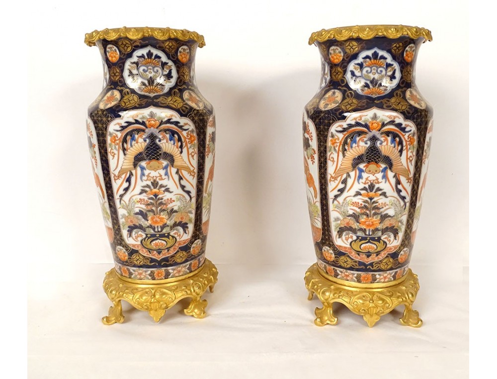 Vase en porcelaine de Limoges aux fleurs peintes à la main e