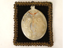 Mother-of-pearl medallion Nativity Virgin Mary crib Child Jesus son of gold 19th century
