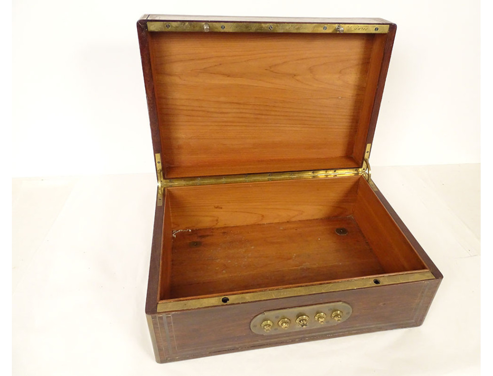 ANCIEN COFFRE FORT EN BOIS ET TAULE D ACIER XIX siècle Classique Marron