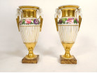 Paire vases balustres porcelaine Paris fleurs femmes ailées Ier Empire XIXè
