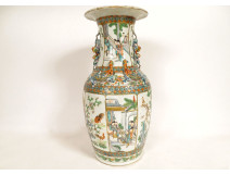 Large Chinese famille verte porcelain vase with palace dragon figures, 18th century