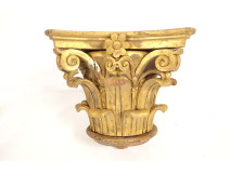 Small Corinthian capital in carved wood with gilded acanthus flowers, 19th century