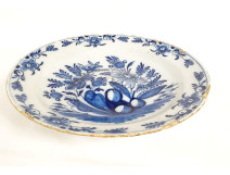 Large round dish with navel, Delft earthenware, white and blue, with bouquets of flowers, 18th century