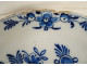 Large round dish with navel, Delft earthenware, white and blue, with bouquets of flowers, 18th century