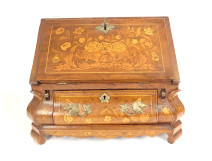 Dutch masterwork desk/writing desk with floral marquetry, early 19th century