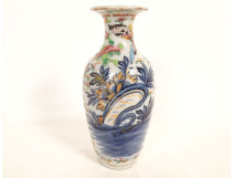 Small Chinese porcelain vase with Foo dogs, dragons, and peonies, early 19th century