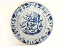 Two white and blue Kangxi porcelain plates from the East India Company, 18th century