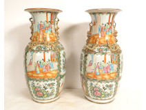 Pair of large Chinese porcelain vases, Canton style, with bird figures, China, 19th century 