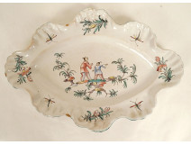 Polylobed earthenware dish from Les Islettes, decorated with Chinese flowers and dragonflies, 18th century