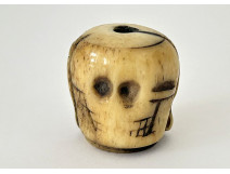 Carved rosary bead with a skull, Christ, Vanity, Memento Mori, Skull, 19th century