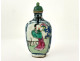 Chinese polychrome porcelain snuffbox with garden figures, late 19th century