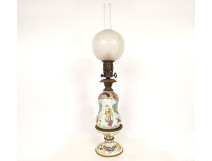 Chinese porcelain oil lamp with bronze figures and globe, Napoleon III style, 19th century