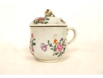 Covered porcelain cream pot, East India Company, famille rose pattern with flowers, 18th century
