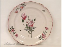 Faience plate Flowers Islettes The 18th