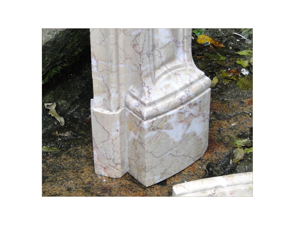 Ancienne Cheminée En Marbre Massif Rose Du XIXe Siècle - Élément Architectural D'occasion - Décoration Vintage