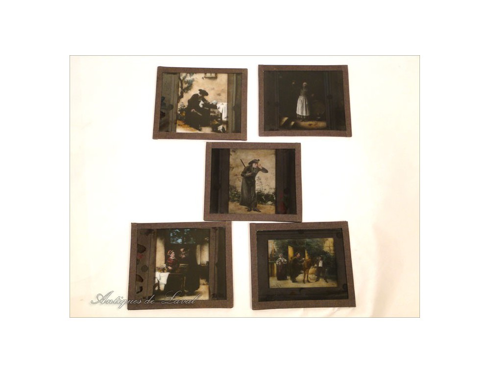 12 PLAQUES DE VERRE POUR LANTERNE MAGIQUE - SCÈNES ENFANTINES