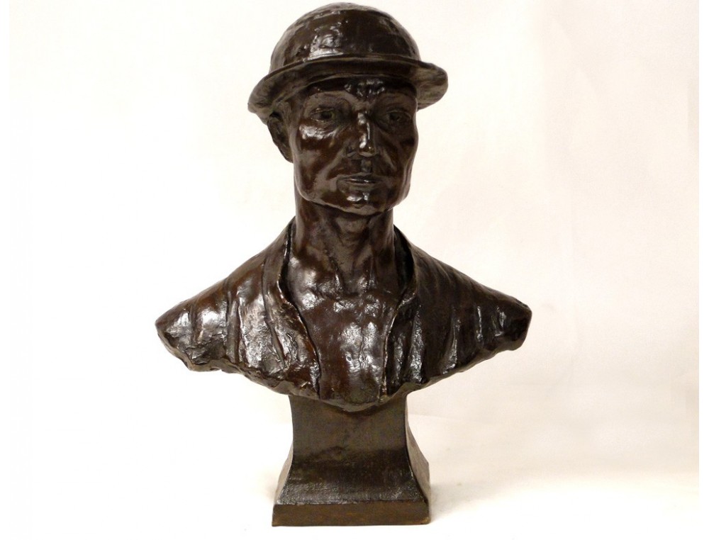 Bronze sculpture of man in the hat, XIXth