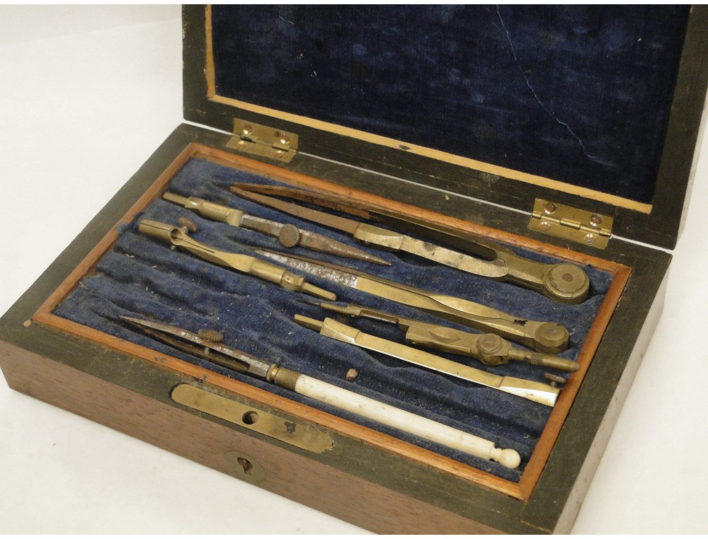 BOITE A COMPAS ANCIENNE EN BOIS - dimensions 9,5 x 15 cm EUR 14,00