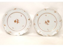 Pair of porcelain dishes of La Compagnie des Indes, with flowers and gilding, eighteenth