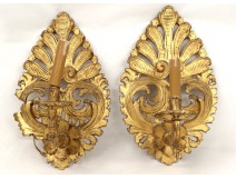 Arm sconces light pair carved gilt palmettes flower 18th