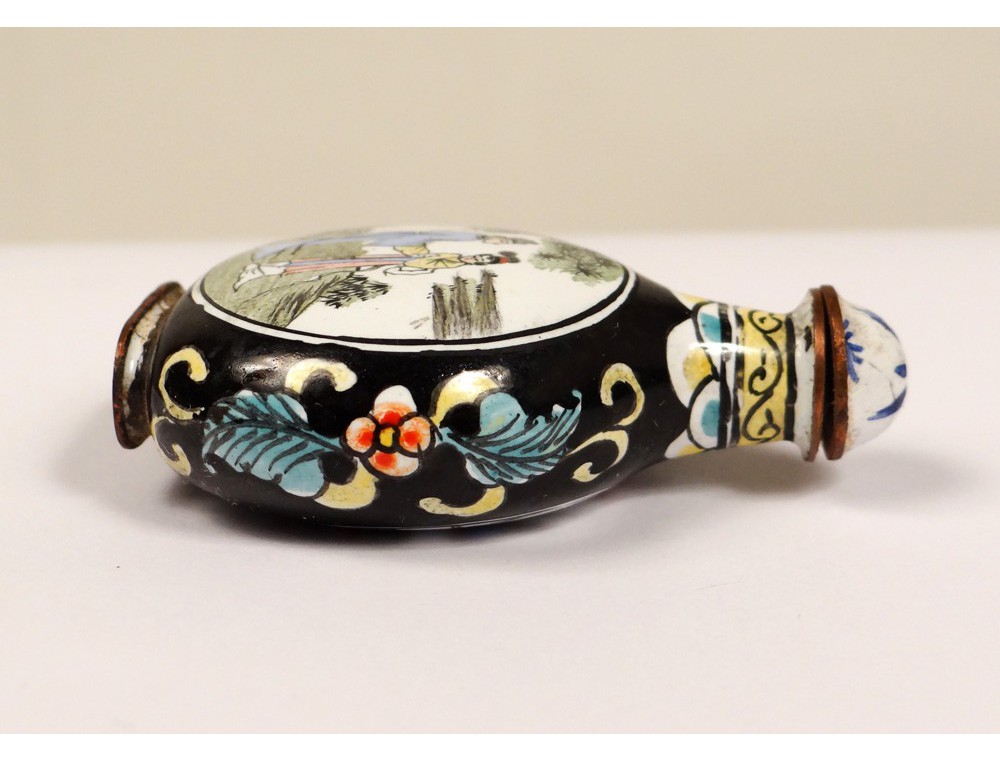 Tabatière Asiatique à Décor Geisha – Résine – Occasion