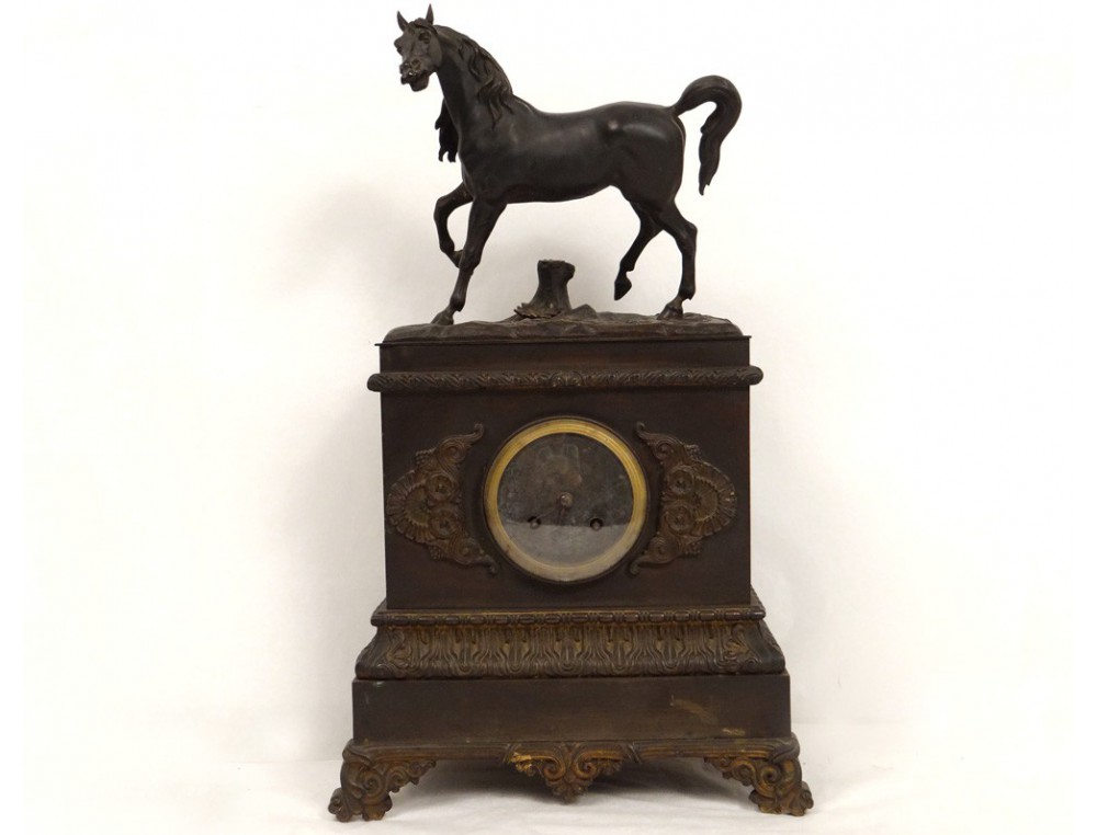 Restoration bronze pendulum clock horse horse palmettes flowers