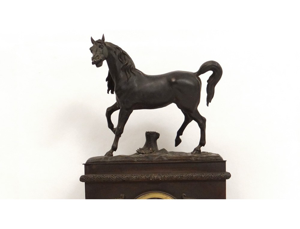 Restoration bronze pendulum clock horse horse palmettes flowers century