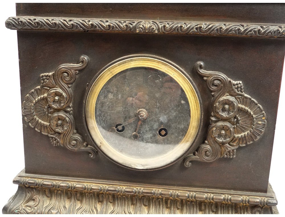 Restoration bronze pendulum clock horse horse palmettes flowers century