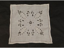 Métis former linen doily embroidery cut flowers foliage french mat twentieth