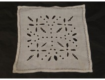 Métis former linen doily embroidery cut flowers foliage french mat twentieth