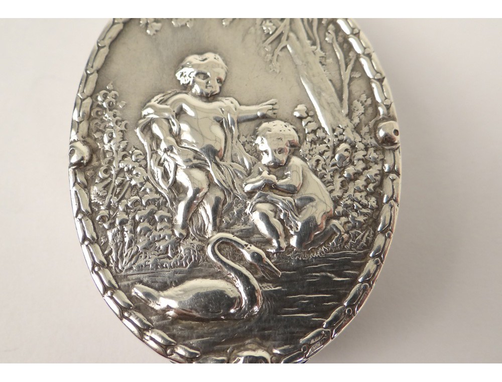 Boîte Ancienne Pilulier/poudrier En Argent Massif Avec Angelots - Pièce De Collection