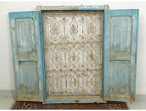 Fenêtre marocaine grille fer forgé bois peint Maroc Maghreb Atlas déco XXè