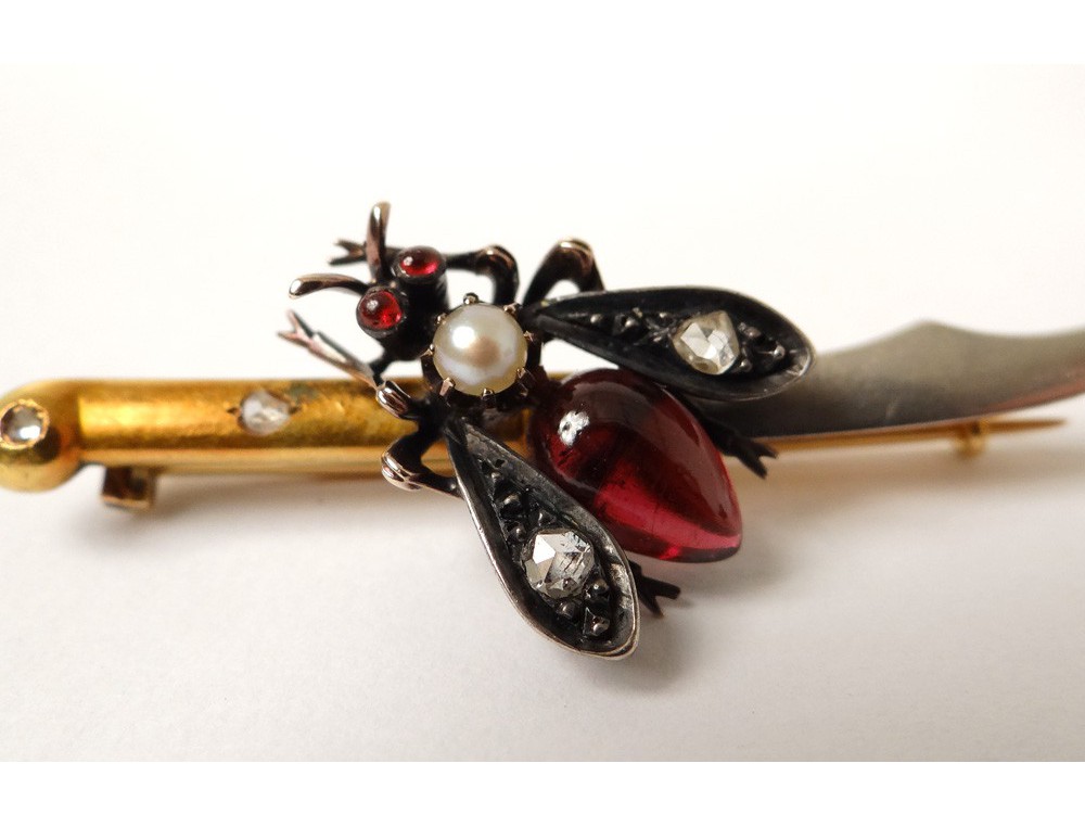 Broche Fine Avec Pierre Rouge Centrale - Alliage Argenté, Bijou Fantaisie Occasion
