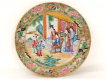 Assiette porcelaine Canton femmes enfants jardin pagode oiseaux Chine XIXè