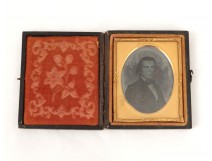 Daguerréotype photographie portrait homme laiton cadre cuir gaufré XIXème
