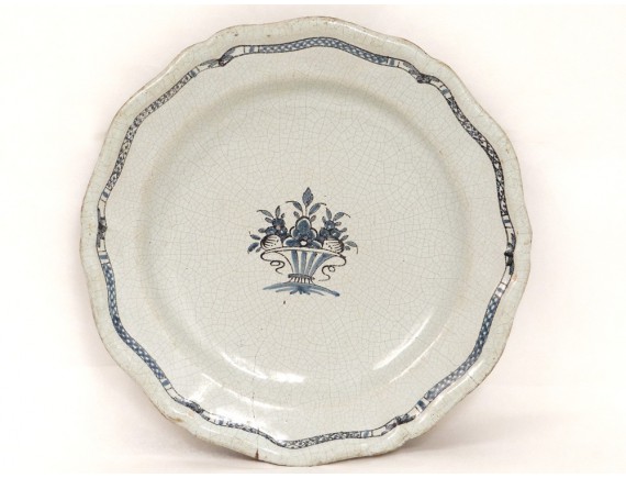 Assiette Ancienne En Faïence Forges Les Eaux Ou Rouen - Cul Noir - 24 Cm - Restaurée
