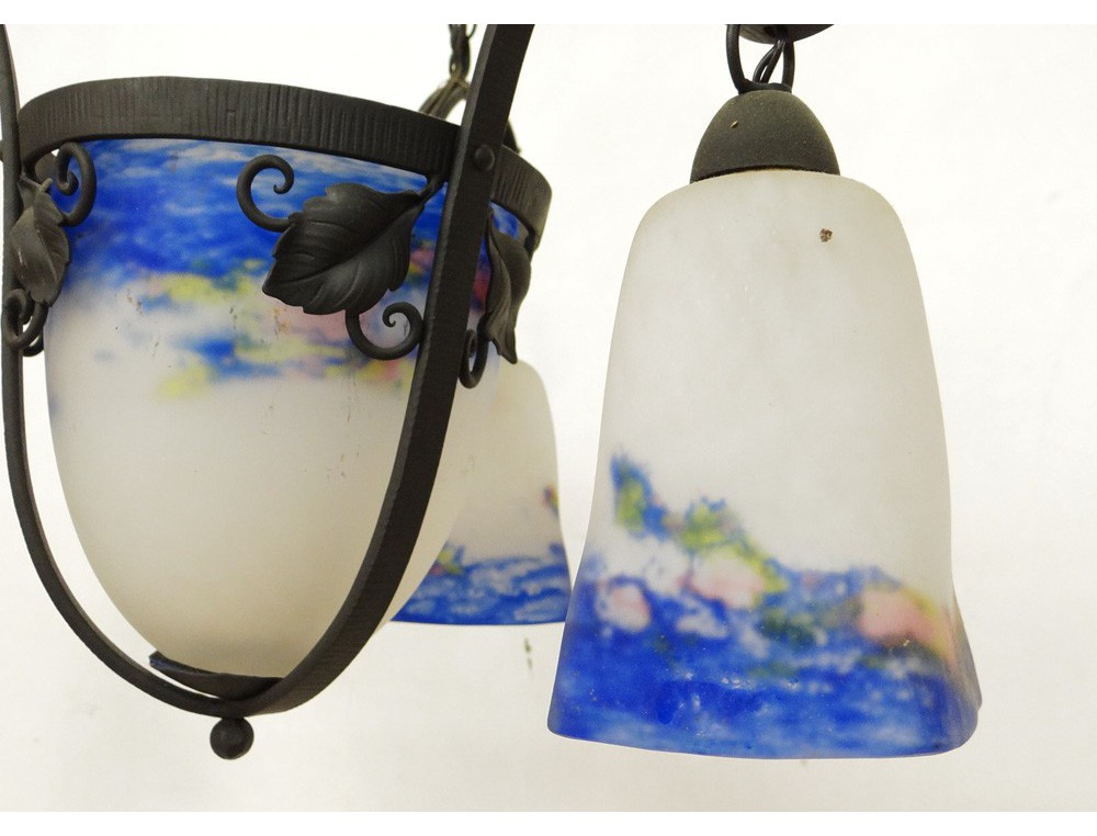 LUSTRE ART DECO en fer forgé et pate de verre s