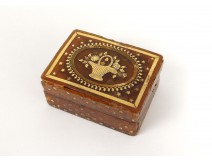 Fly box tortoiseshell inlaid gold flower basket XVIII characters