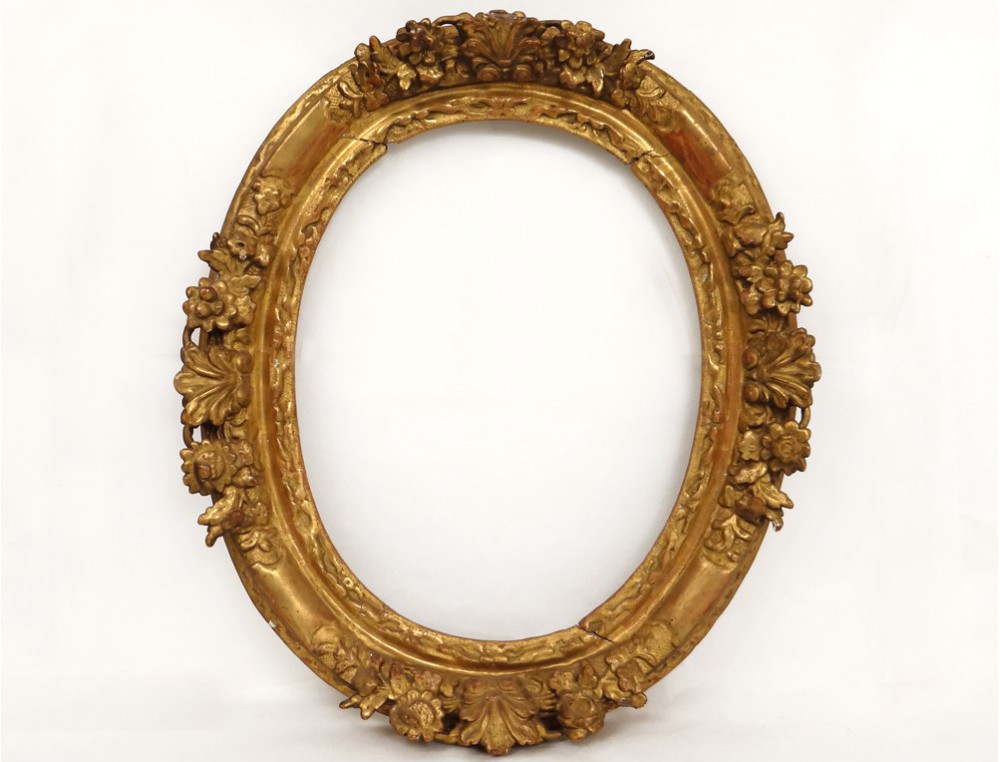 Carved oval frame golden flowers frame french antique shells XVIII