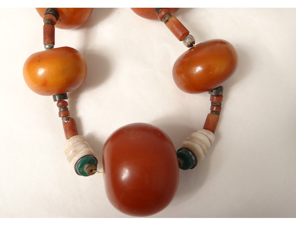 Collier Ancien 1950 Murat En Plaqué Or - 7 Perles De Corail - Longueur 47cm - Très Bon état