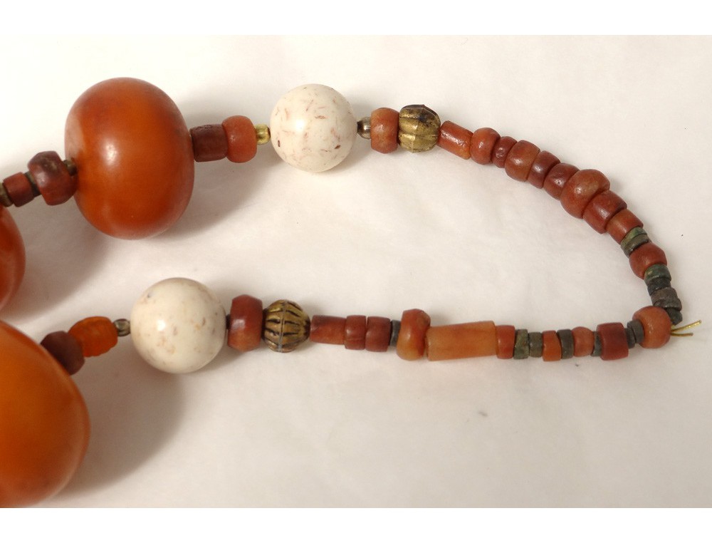 Collier Ancien 1950 Murat En Plaqué Or - 7 Perles De Corail - Longueur 47cm - Très Bon état