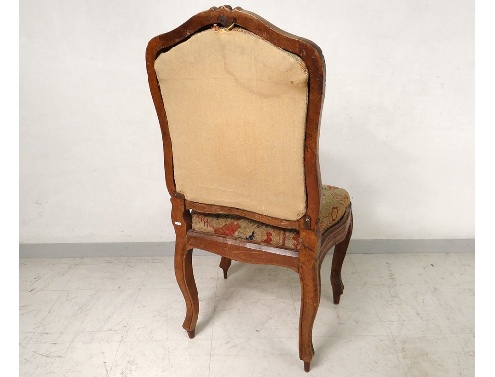 paire de chaises louis XV en NOYER finement sculptée . XX