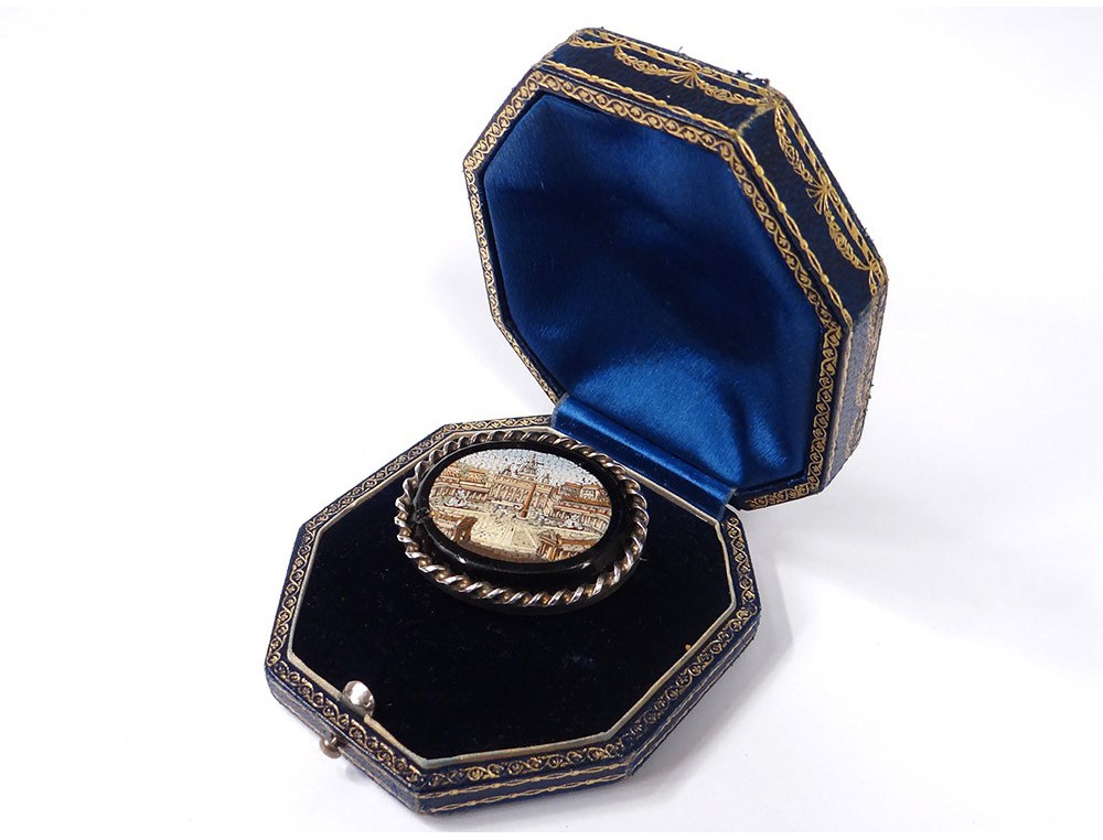 Broche Vintage Micro Mosaïque Italienne – Vierge Marie De Lourdes, 3.8 X 2.8 Cm – Occasion