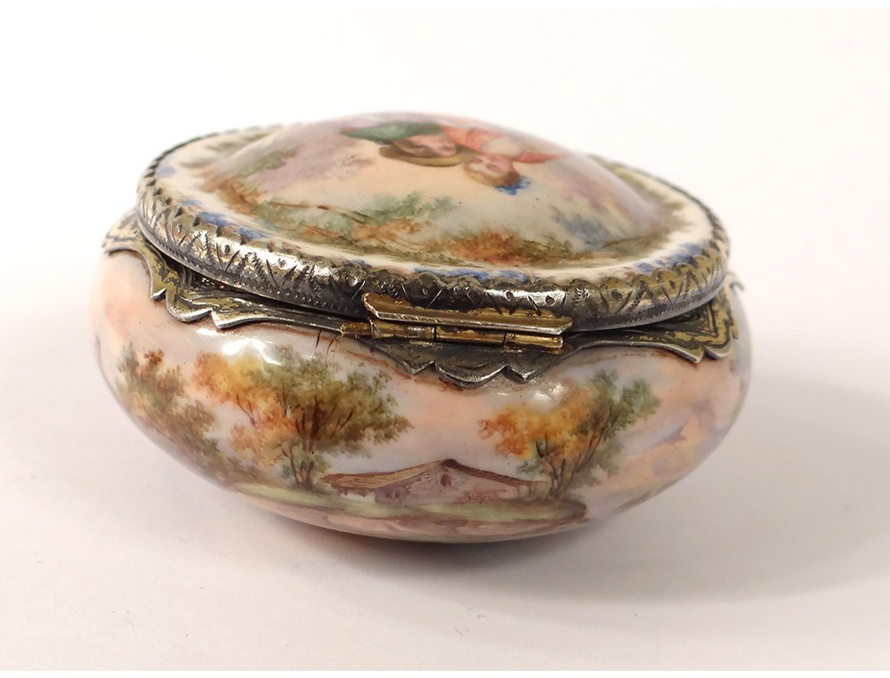 Round pill box silver gilt porcelain gallant scene scenery nineteenth