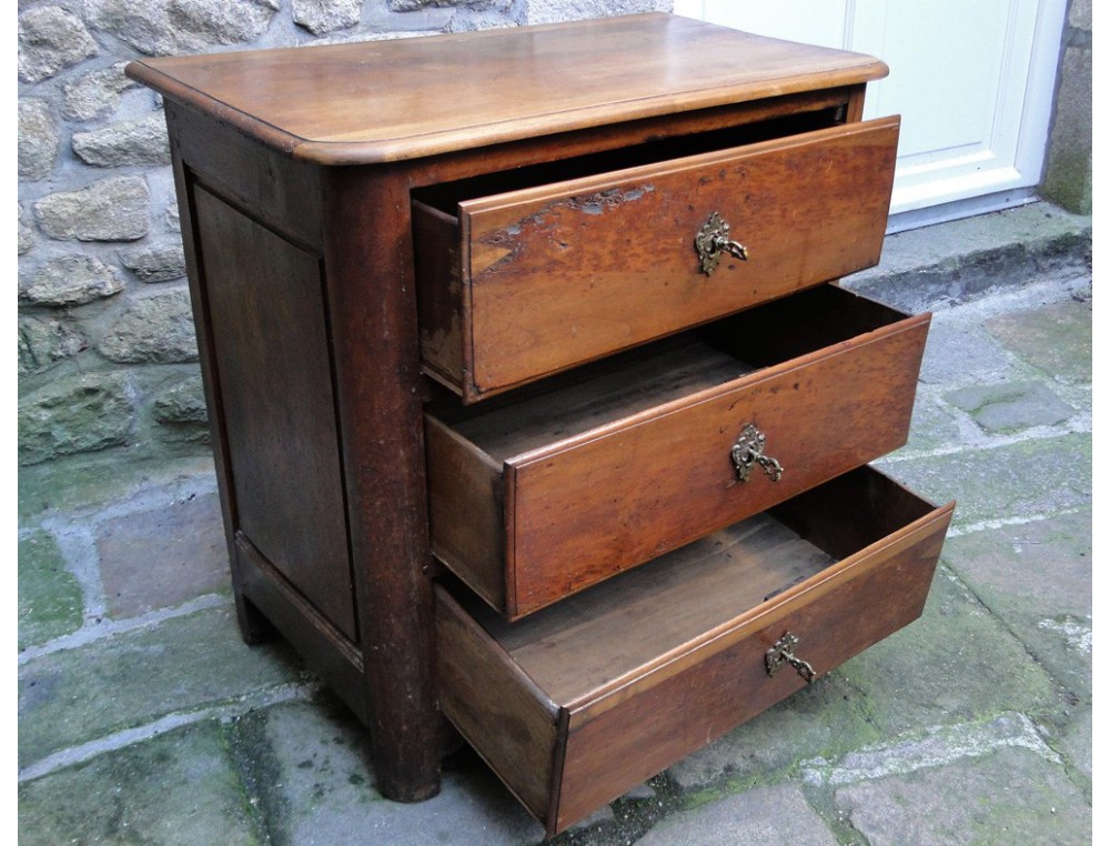 Small rustic cherry wood dresser, 18th