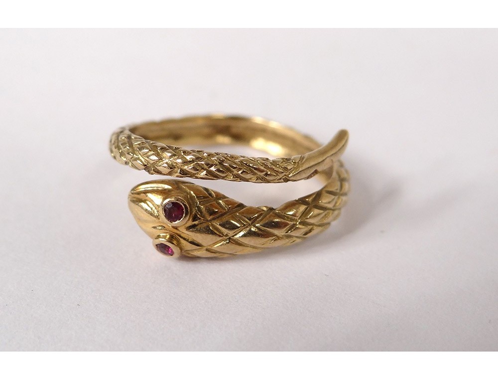how to remove scratches from gold ring at home