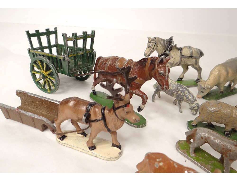 Lot De 34 Figurines Anciennes Ferme Basse-cour - Alu Polychrome Et Plastique